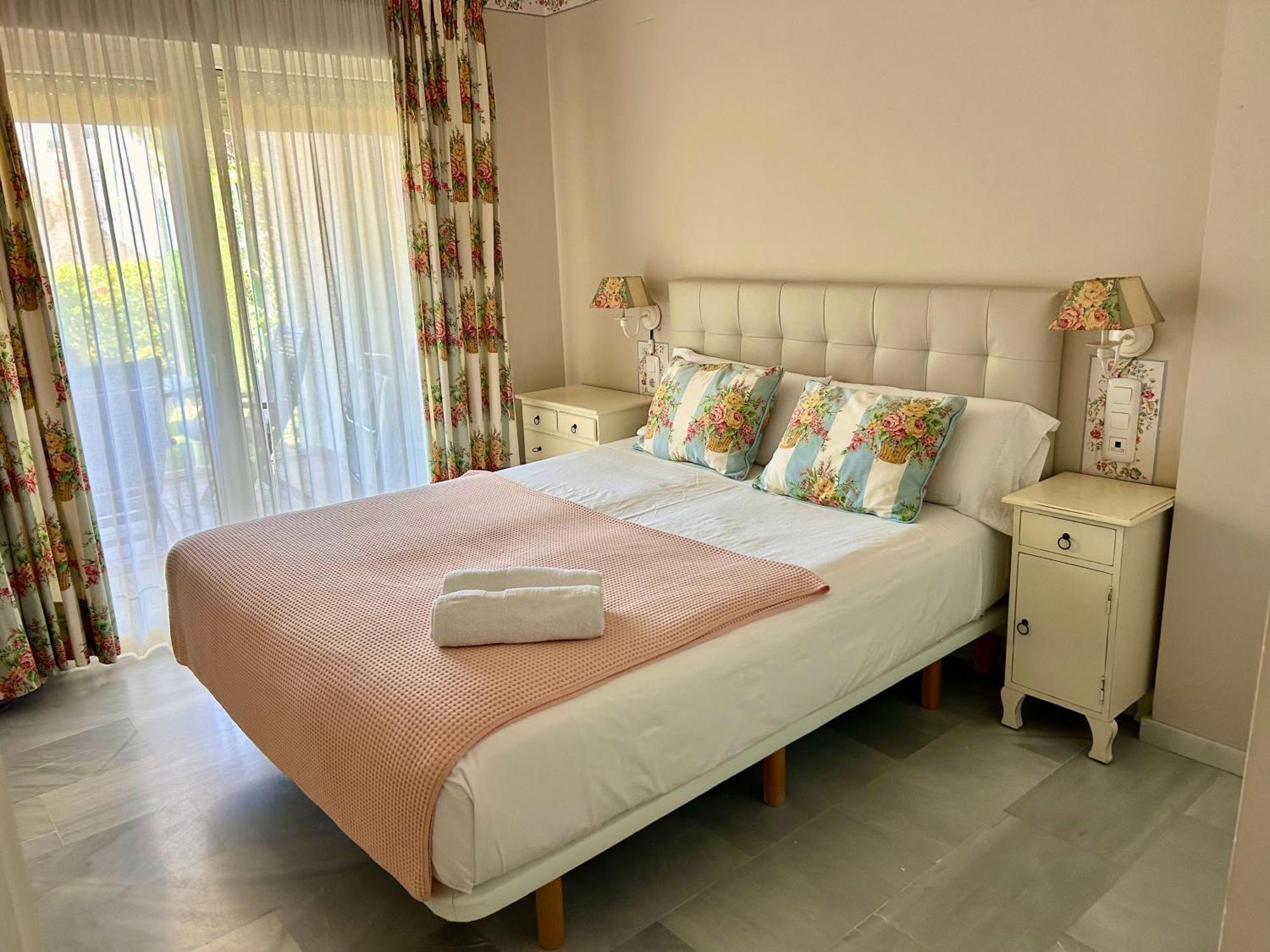 Mi Capricho, Beachfront, Grownfloor, Private Garden & Terrace Sitio de Calahonda Exterior photo